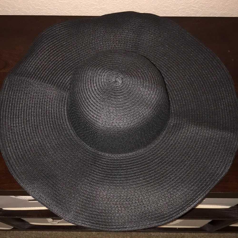 Floppy sun hat